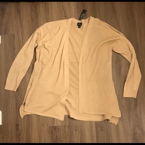NWT woman’s sweater size XL color camel